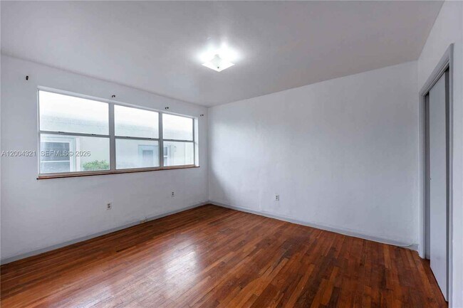 Building Photo - 1255 Marseille Dr