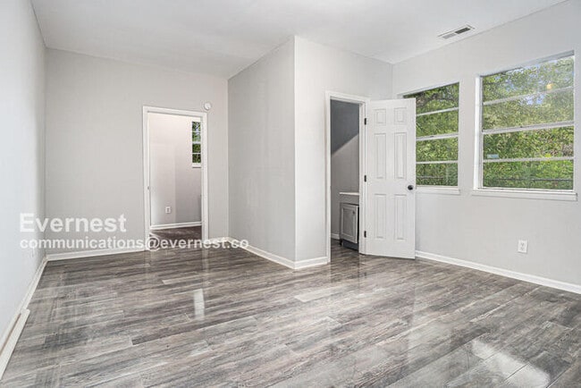Building Photo - 1309 Woodland Ave SW