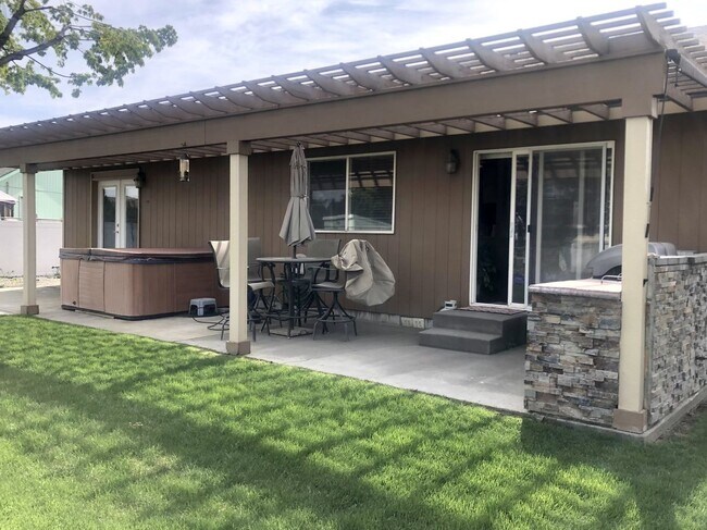Building Photo - 4807 Kalahari Dr