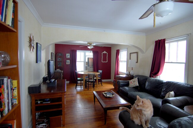 Building Photo - 704 S Grove St