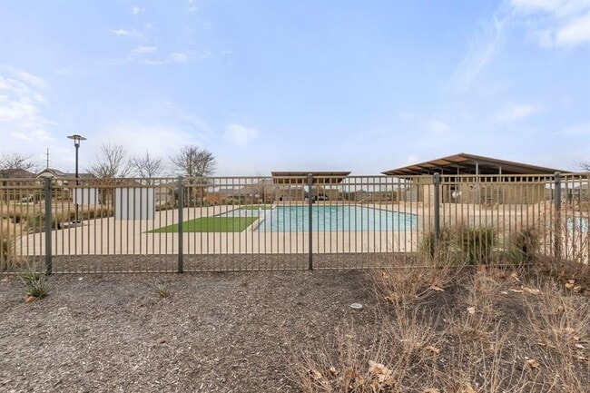 Building Photo - 102 Hedge Grn Holw