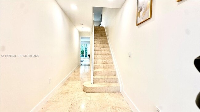 Building Photo - 814 NE 19th Ave