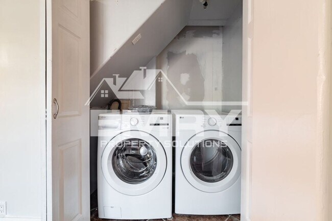 Building Photo - 3652 Platt Ave