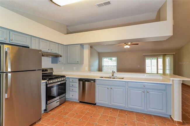 Building Photo - 13130 Pinyon Dr