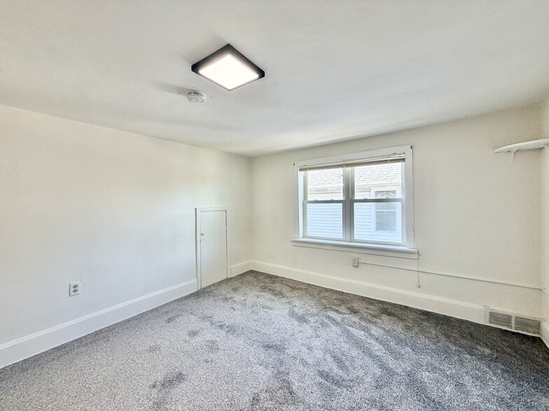 Building Photo - 1838 Spohn Ave