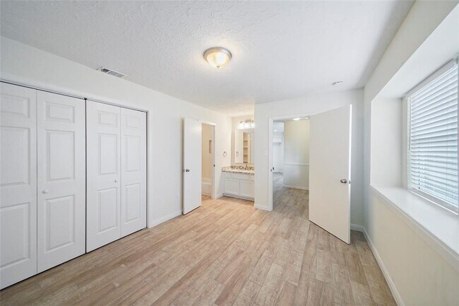 Building Photo - 22810 Dairy Gate Dr