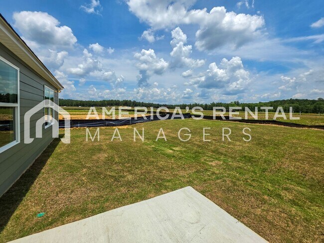 Building Photo - 556 Saddlewood Bnd