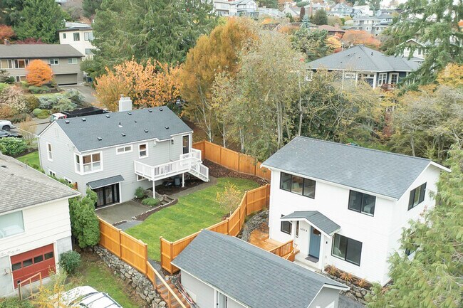 Building Photo - 6252 52nd Ave NE