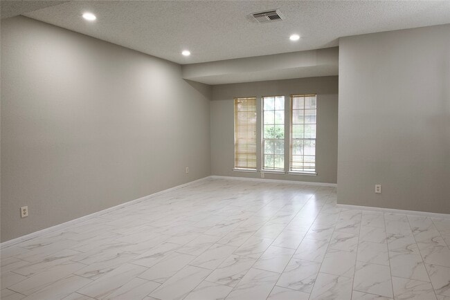 Building Photo - 3418 Green Fields Dr