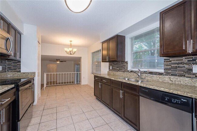 Building Photo - 8413 Shady Glen Dr