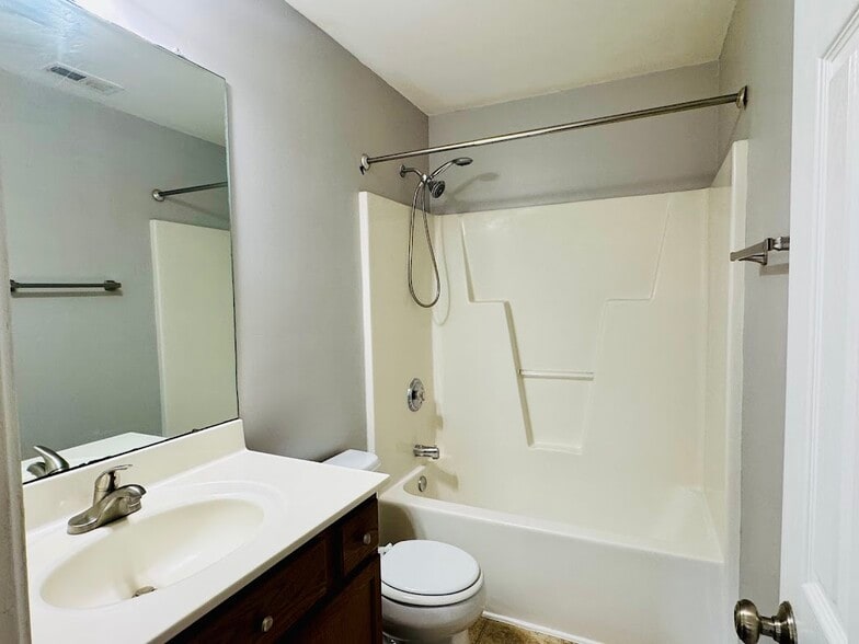 Bathroom - 844 Horton Rd