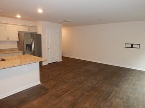 Building Photo - 207 Oakmont Valley Trl