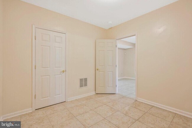 Building Photo - 5587 Governors Pond Cir