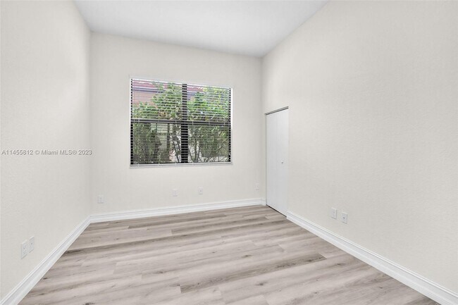 Building Photo - 855 SW 113th Ln