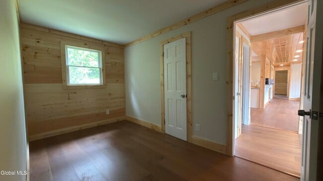 Building Photo - 871 Trout Lake Rd