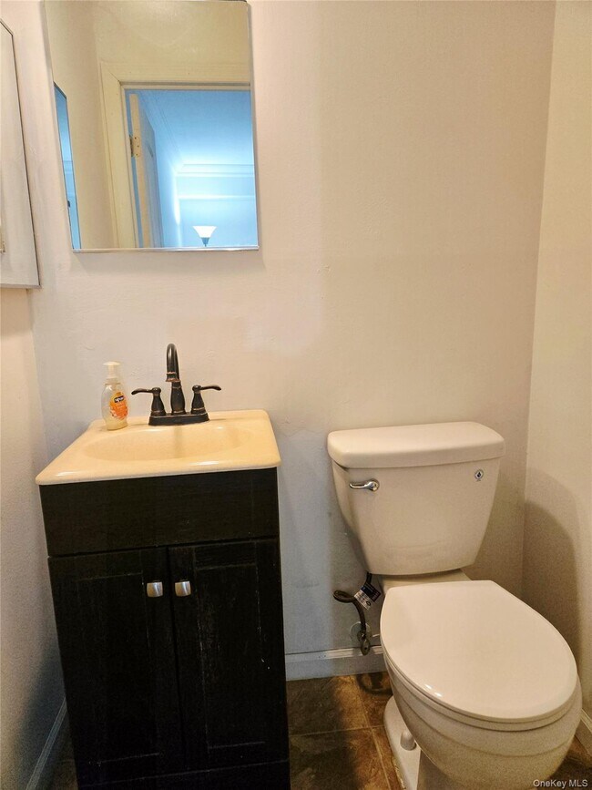 Building Photo - 199 Pointe Cir N