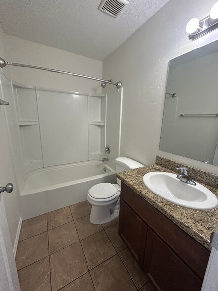 Building Photo - 3414 S Carrick Dr