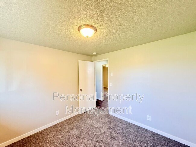 Building Photo - 4603 NE 122nd Ave