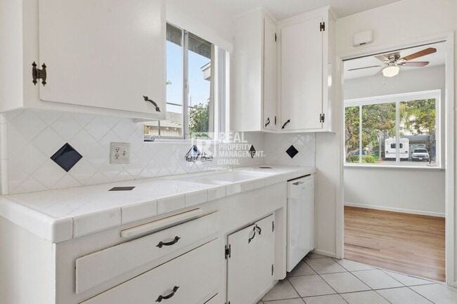 Building Photo - 726 primrose-