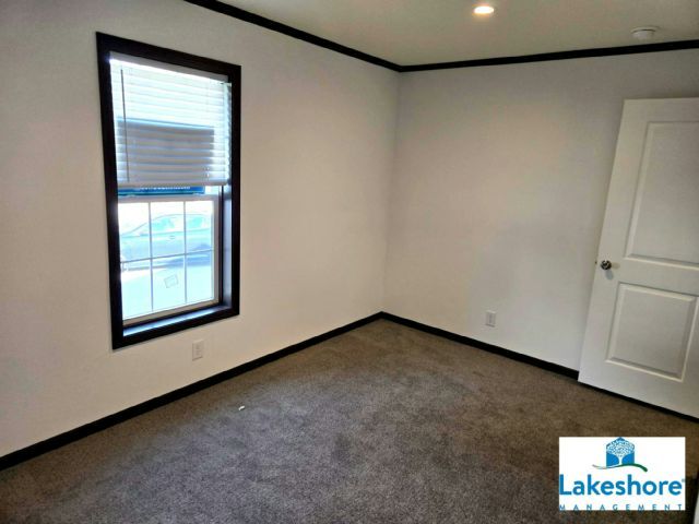 Building Photo - 204 Spruce Ln