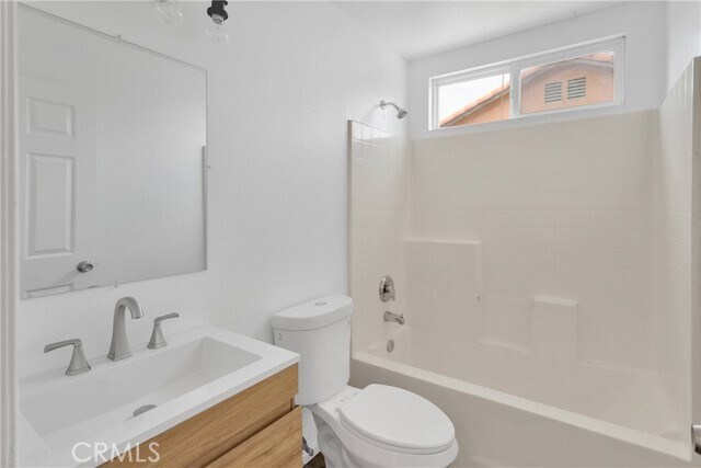 Building Photo - 15368 Ross Dr