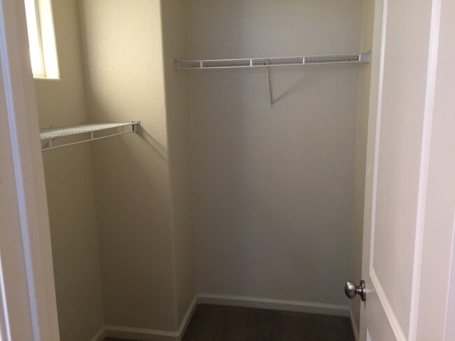 Building Photo - Somersett Reno Home - Walking Trails and t...