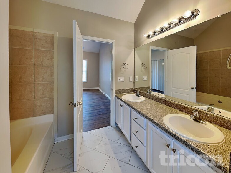 Building Photo - 5911 Dunn Rd