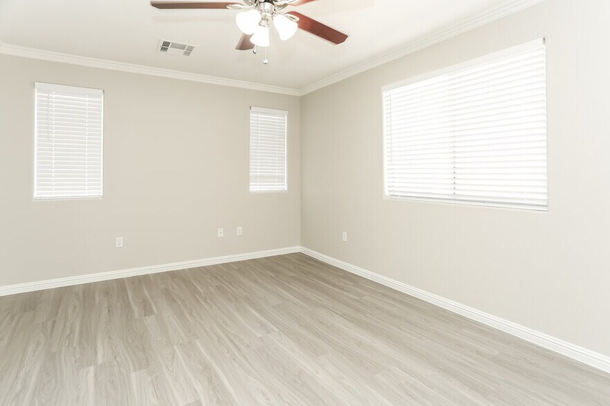 Building Photo - 10465 Armand Ave