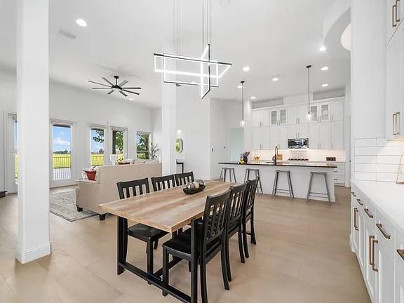 Building Photo - 679 Burr Oak Dr