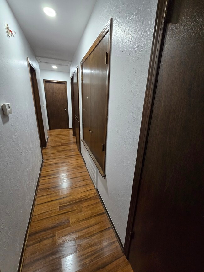 Building Photo - 513 N Roosevelt Ave