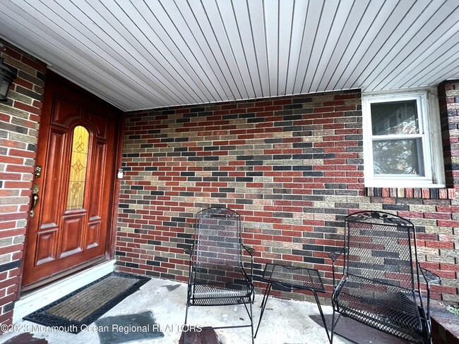 Building Photo - 573 Lloyd Rd