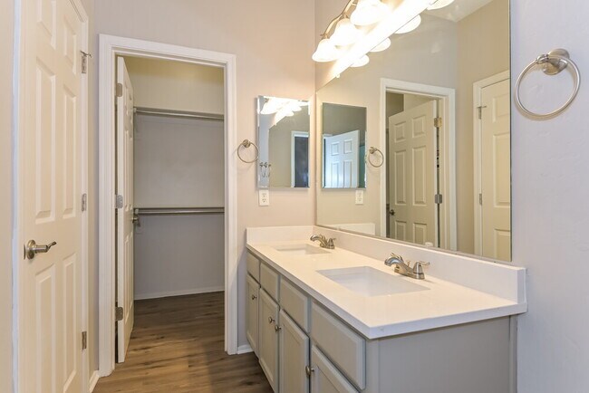 Building Photo - 405 East Placita Nodo