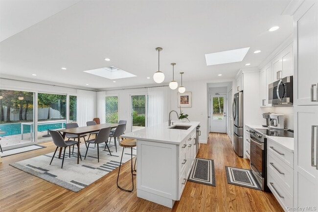 Building Photo - 14 Woodland Ln