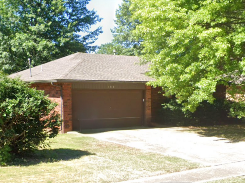 Primary Photo - 1112 W McGee St