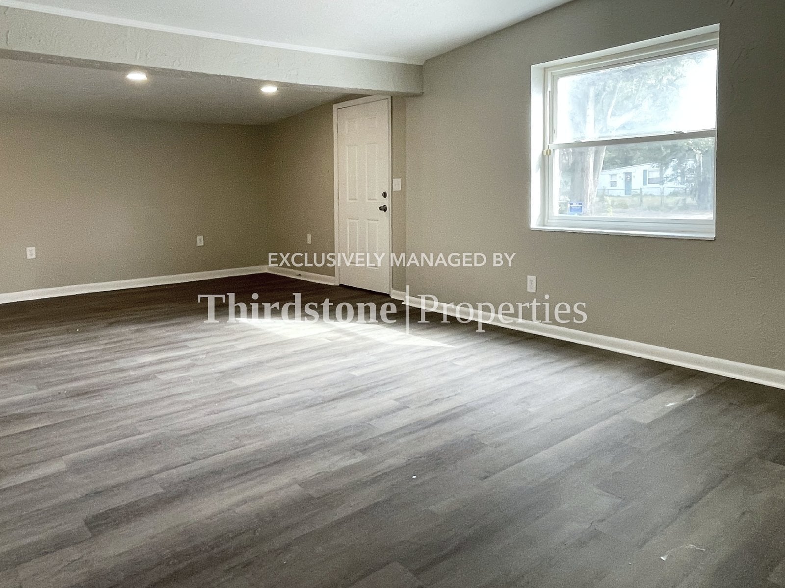 Building Photo - 10452 Pinehurst Dr