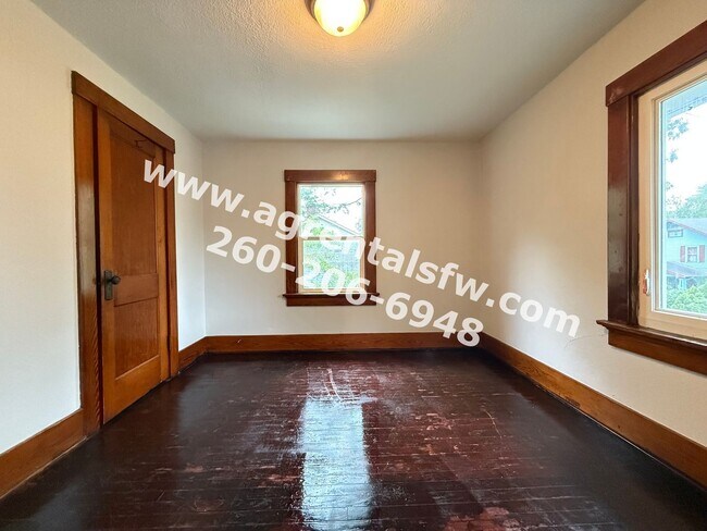 Building Photo - 3 Bedroom House