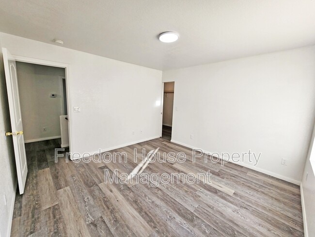 Building Photo - 670 Bourbon St