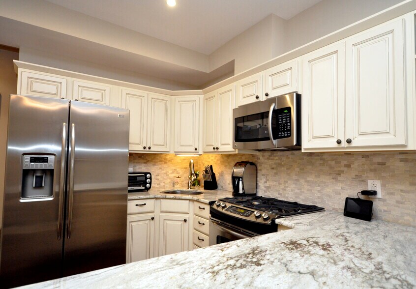 Building Photo - 591 Beacon St