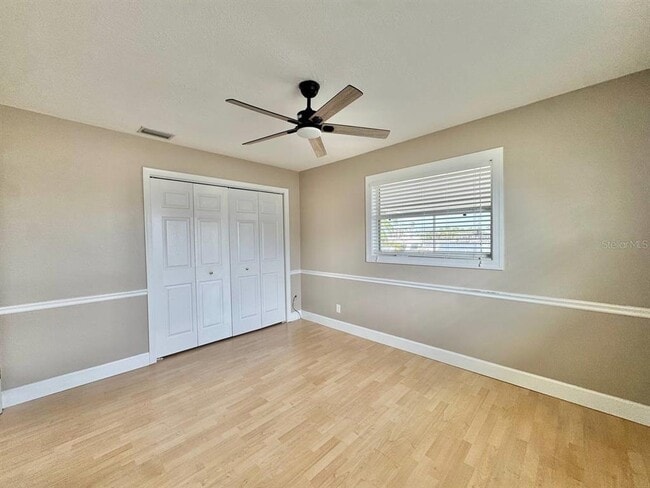 Building Photo - 6316 Lake Sunrise Dr