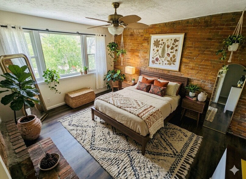 Bedroom - 1619 Mansfield St