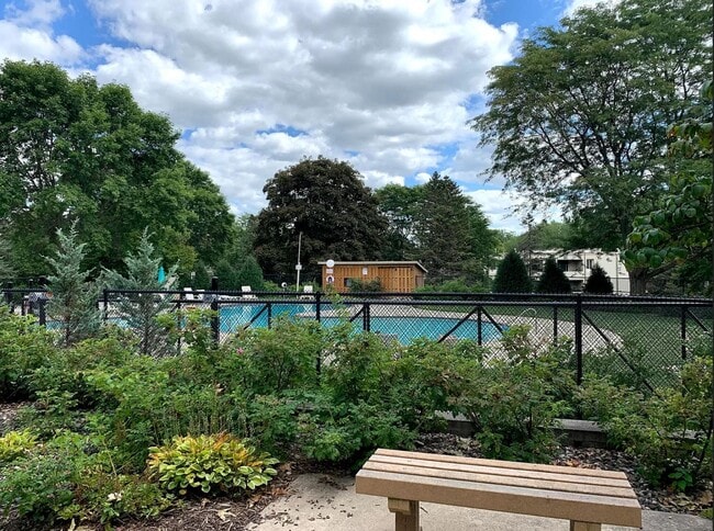 Outdoor Pool - 2011 Viking Dr NW