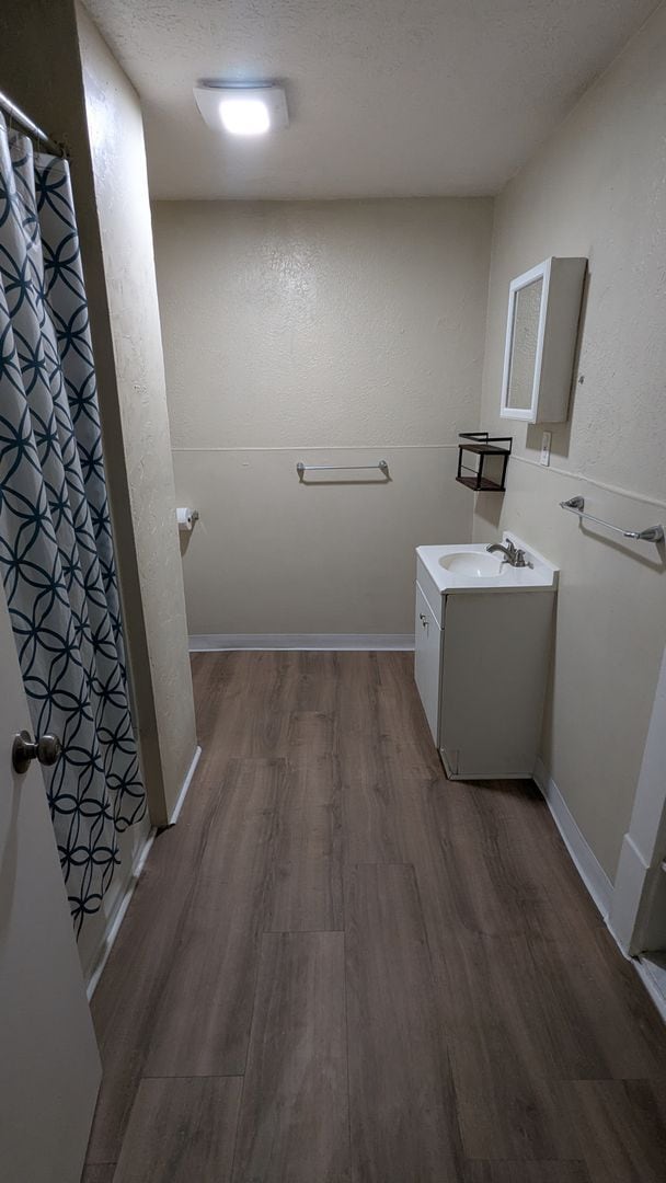 Building Photo - Newly renovated Akron apartment offering spacious rooms and a finished attic for flexible living ...