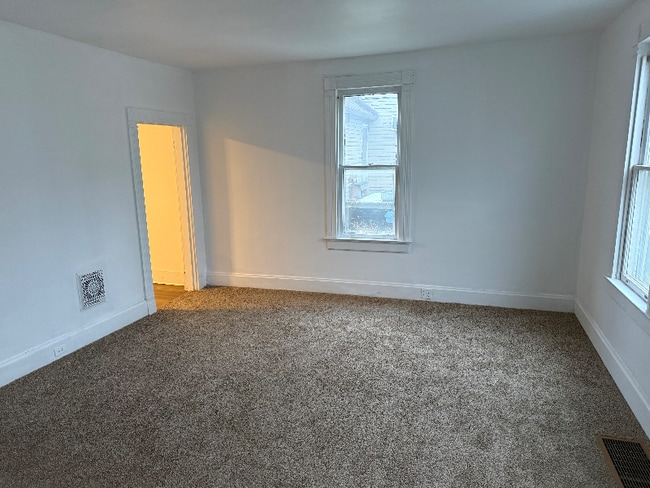 Building Photo - 109 College Ave