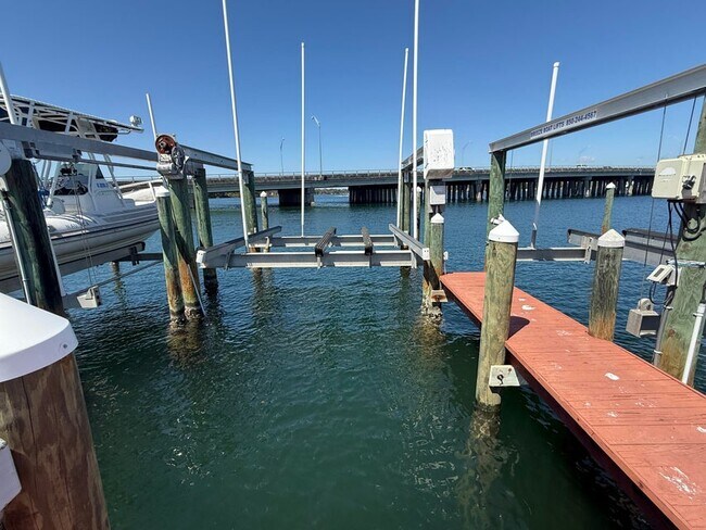 Building Photo - 5 Laguna St