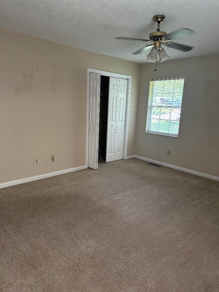 Building Photo - 10104 Wolf Den Ln