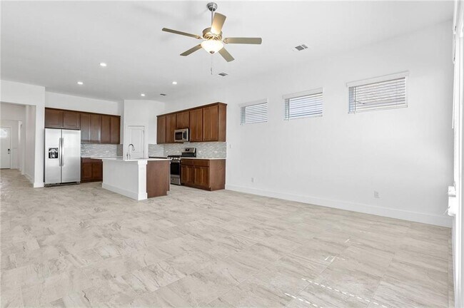 Building Photo - 121 Buckle Cove