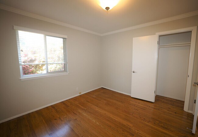 Building Photo - 25 Genevra Rd