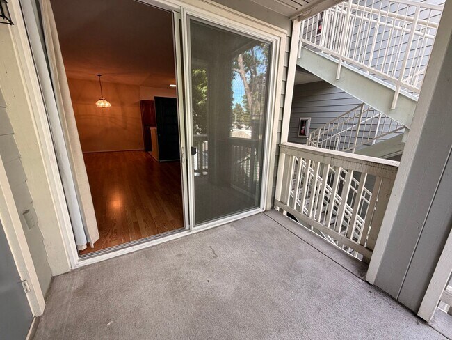 Building Photo - LARGE SECOND FLOOR CONDO UNIT IN FREMONT!