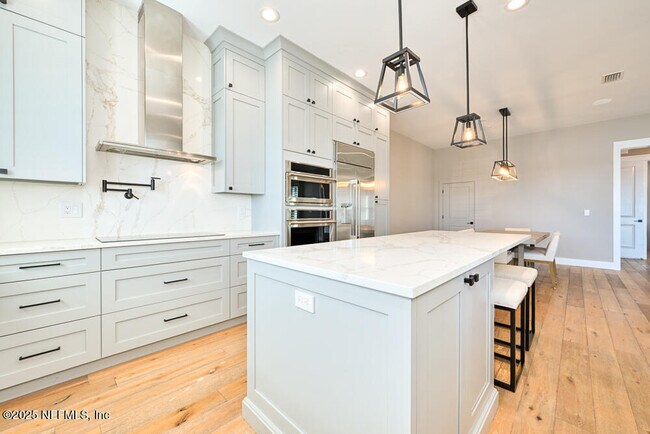 Building Photo - 2410 Beach Blvd