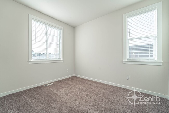 Building Photo - Move In By 12/31 + Pay No Rent Until Febru...